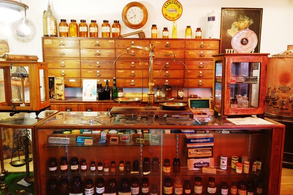Bild Apotheke von damals - Oldtimermuseum "Zylinderhaus"