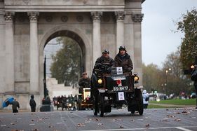 Argyll Spindle-seat Tonneau (1901) - at the Bonhams London to Brighton Veteran Car Run 2014