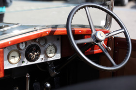 Armaturenbrett und Lenkrad eines Ansaldo 4CS (1924) - am Treffen italienischer Oldtimerautos Italiauto 2013
