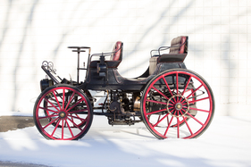 Armstrong Phaeton (1896) - die Räder wurden kürzlich verstärkt, um mit dem Drehmoment besser fertig zu werden Armstrong Phaeton (1896) - die Räder wurden kürzlich verstärkt, um mit dem Drehmoment besser fertig zu werden