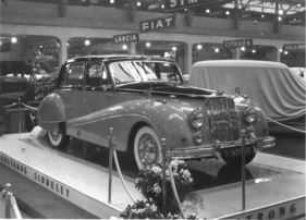Armstrong-Siddeley Sapphire (1955) - attraktive Präsentation auf Podium - Genfer Automobilsalon 1955