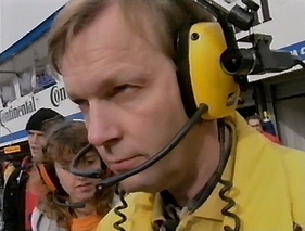 Bild Arno Wester mit diskreter Mini-Kamera am Head-Set