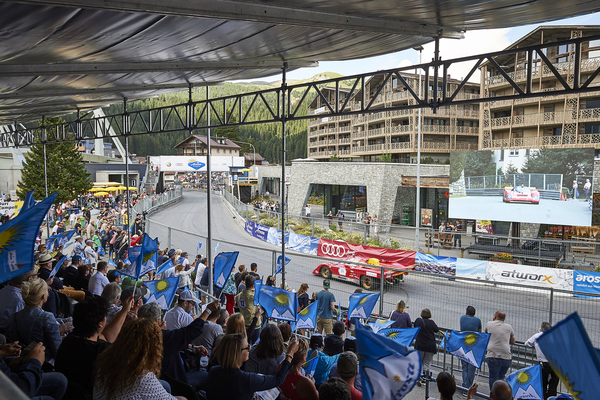 Image: Arosa ClassicCar Hill Climb - View from the grandstand in the village