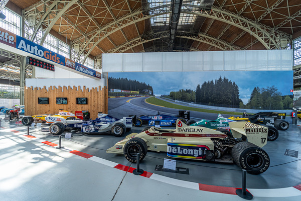 Bild: Arrows A8 (1986) - Sonderausstellung "In the Spotlight: Circuit de Spa-Francorchamps – 100 Years" in der Autoworld in Brüssel