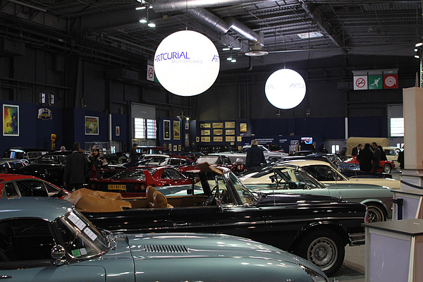 Artcurial-Verteigerung an der Rétromobile Paris 2012 - Impressionen - vielfältiges Angebot an der Artcurial Rétromobile Auktion 2012 in Paris