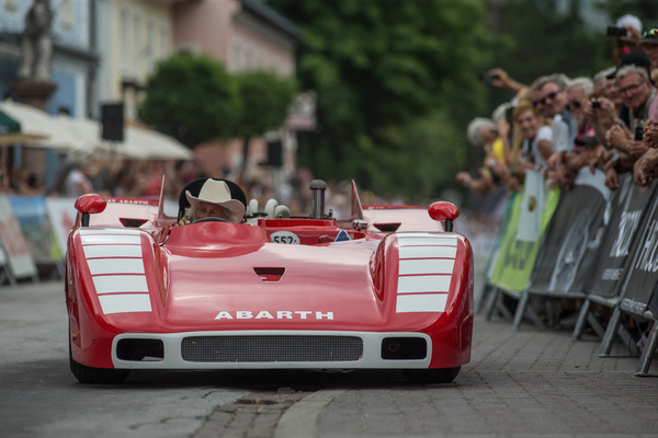 Arturo Merzario im Abarth - natürlich mit Hut - Ennstal-Classic 2019