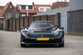 Ascari Ecosse (1997) - mit knapp über 1,1 Metern Höhe sehr flach Ascari Ecosse (1997) - mit knapp über 1,1 Metern Höhe sehr flach