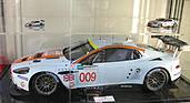 Bild: Aston Martin 1 zu 8
