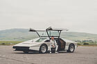 Bild: Aston Martin Bulldog (1979) - Darren Turner freut sich über den erfolgeichen Hochgeschwindigkeitsversuch