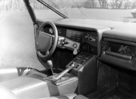 Aston Martin Bulldog (1980) - Digitale Instrumente wie bei der Lagonda-Limousine Aston Martin Bulldog (1980) - Digitale Instrumente wie bei der Lagonda-Limousine