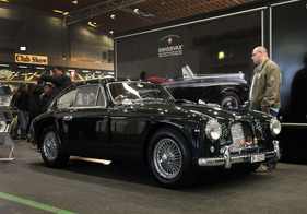 Aston Martin DB 2/4 (1954) - da zeigen sich die Ergebnisse einer aufwändigen Politur besonders gut - am OTM Fribourg 2013