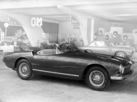Aston Martin DB 2/4 (1956) - Spider Superleggera am Automobilsalon von Turin im Jahr 1956 - elegante und flache offene Variante von Touring