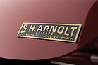 Aston Martin DB 2/4 Bertone Convertible (1954) - Arnolt-Plakette auf der Karosserie von Chassis LML 504, angeboten von RM/Sotheby's im Jahr 2015