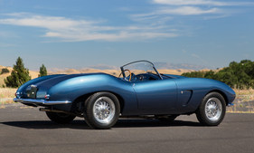 Aston Martin DB 2/4 Bertone Deluxe Competition Spider (1954) - Scaglione-Design, im Auftrag von Arnolt bei Bertone gebaut, Chassis LML 505, angeboten durch Gooding in Pebble Beach 2016 Aston Martin DB 2/4 Bertone Deluxe Competition Spider (1954) - Scaglione-Design, im Auftrag von Arnolt bei Bertone gebaut, Chassis LML 505, angeboten durch Gooding in Pebble Beach 2016