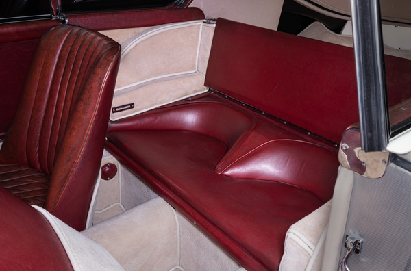 Aston Martin DB (2/4) MK III (1957) - Room for two additional passengers