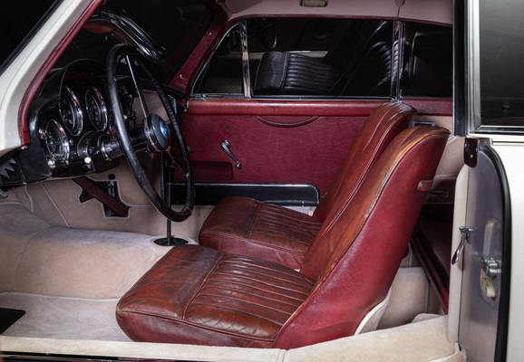 Aston Martin DB (2/4) MK III (1957) - comfortable front seats with patina