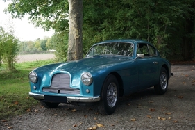 Aston Martin DB 2/4 Mk I Coupé par Mulliner (1955) - als Lot 24 an der Artcurial-Versteigerung "Sur les Champs 11" in Paris am 5. November 2017