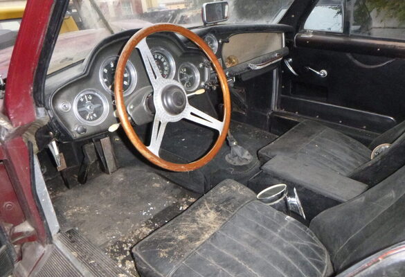 Aston Martin DB 2/4 Mk III (1955) – Innenraum des am 24. Februar 2024 vom Aktionshaus Sieglin angebotenen Fahrzeugs