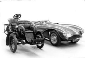 Aston Martin DB 3 S (1955) - in der Sonderausstellung - dreirädriger Lagonda neben dem eleganten Sportwagen - Genfer Automobilsalon 1955