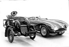 Aston Martin DB 3 S (1955) - in der Sonderausstellung - dreirädriger Lagonda neben dem eleganten Sportwagen - Genfer Automobilsalon 1955