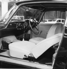 Aston Martin DB 4 (1959) - Interieur mit Liegesitzen