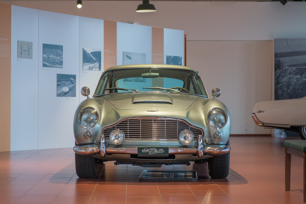 Aston Martin DB 4 Vantage (1962) - James Bond lässt grüssen, fuhr aber DB5