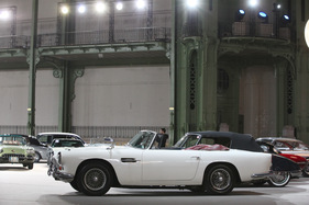 Aston Martin DB 4 Vantage Convertible (1963) - als Lot 537 angeboten an der Bonhams Versteigerung im Grand Palais in Paris am 7. Februar 2013