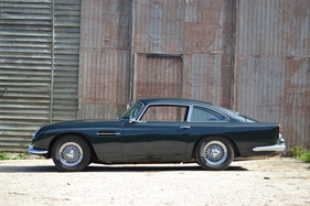 Bild Aston Martin DB 5 (1964) - als Lot 212 angeboten in der Versteigerung Artcurial Sur Les Champs (7) 2014