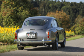 Aston Martin DB Mark III (1958) - .. und fährt von dannen