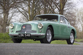Aston Martin DB2/4 2.6-Litre Sports Saloon (1954) - angeboten als Lot 238 an der Aston Martin Werksversteigerung von Bonhams am 9. Mai 2015