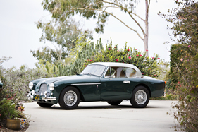 Aston Martin DB2-4 Mk II FHC (1957) - ein sogenanntes Notchback-Coupé - an der Versteigerung von Gooding & Co in Pebble Beach 2015
