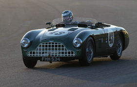 Aston Martin DB3 (1952) - im Rennen um die Freddie March Memorial Trophy am Goodwood Revival 2012 Aston Martin DB3 (1952) - im Rennen um die Freddie March Memorial Trophy am Goodwood Revival 2012