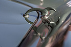 Aston Martin DB3 S (1954) - die Motorhaube wird durch diese Haken gehalten