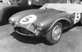 Aston Martin DB3 S (1955) - mit vergrössertem Lufteinlass für die Vergaser