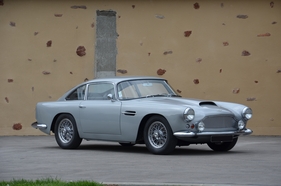 Aston Martin DB4 (1962) - angeboten an der Artcurial Versteigerung "Sur Les Champs VIII" am 22. Juni 2015 Aston Martin DB4 (1962) - angeboten an der Artcurial Versteigerung "Sur Les Champs VIII" am 22. Juni 2015
