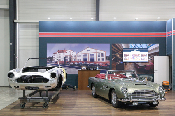 Aston Martin DB4/5 als Cabriolet - einmal in schönem Zustand, einmal im Aufbau - bei Emil Frey Classics - Swiss Classic World Luzern 2021
