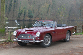 Aston Martin DB4 Drophead Coupé (1962) - angeboten an der Bonhams Versteigerung im Grand Palais in Paris am 5. Februar 2015