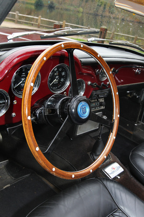 Aston Martin DB4 Drophead Coupé (1962) - angeboten an der Bonhams Versteigerung im Grand Palais in Paris am 5. Februar 2015