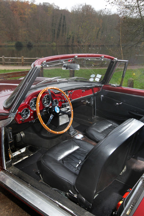 Aston Martin DB4 Drophead Coupé (1962) - angeboten an der Bonhams Versteigerung im Grand Palais in Paris am 5. Februar 2015
