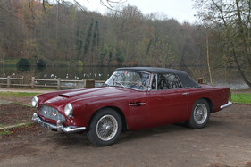 Aston Martin DB4 Drophead Coupé (1962) - angeboten an der Bonhams Versteigerung im Grand Palais in Paris am 5. Februar 2015