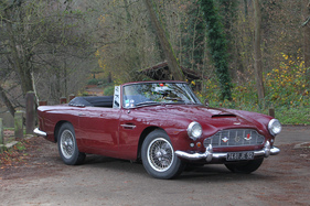 Aston Martin DB4 Drophead Coupé (1962) - angeboten an der Bonhams Versteigerung im Grand Palais in Paris am 5. Februar 2015