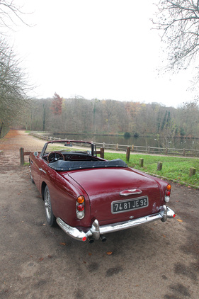 Aston Martin DB4 Drophead Coupé (1962) - angeboten an der Bonhams Versteigerung im Grand Palais in Paris am 5. Februar 2015