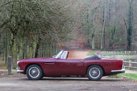 Aston Martin DB4 Drophead Coupé (1962) - angeboten an der Bonhams Versteigerung im Grand Palais in Paris am 5. Februar 2015