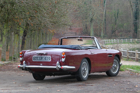Aston Martin DB4 Drophead Coupé (1962) - angeboten an der Bonhams Versteigerung im Grand Palais in Paris am 5. Februar 2015