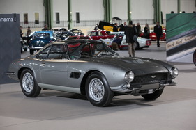 Aston Martin DB4 GT Jet Bertone (1960) - ausgestellt im Grand Palais in Paris im Februar 2013 Aston Martin DB4 GT Jet Bertone (1960) - ausgestellt im Grand Palais in Paris im Februar 2013