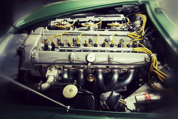 Aston Martin DB4 GT Zagato (1960) - Blick unter die Motorhaube