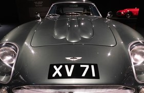 Aston Martin DB4 GT Zagato (1962) - in der Ausstellung "PS:. Ich liebe Dich. Sportwagen-Design der 1950er - 1970er Jahre"