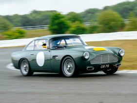 Aston Martin DB4 Lightweight 4.5-Litre Competition Sports Saloon (1959) - als Lot 380 angeboten an der Bonhams Goodwood Revival Versteigerung am 17. September 2022