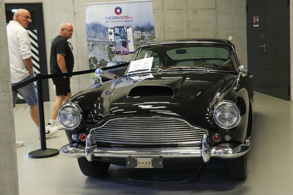 Aston Martin DB4 Series 1 (1960) - einer von 149 linksgesteuerten Wagen der ersten Serie - 5. Old Wheels Biel/Bienne 2024