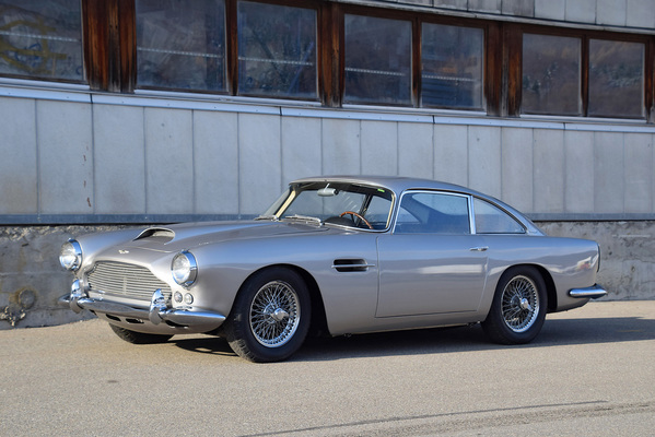 Bild: Aston Martin DB4 Series 3 (1961) - als Lot 142 an der Versteigerung der Oldtimer Galerie in Gstaad am 29. Dezember 2017